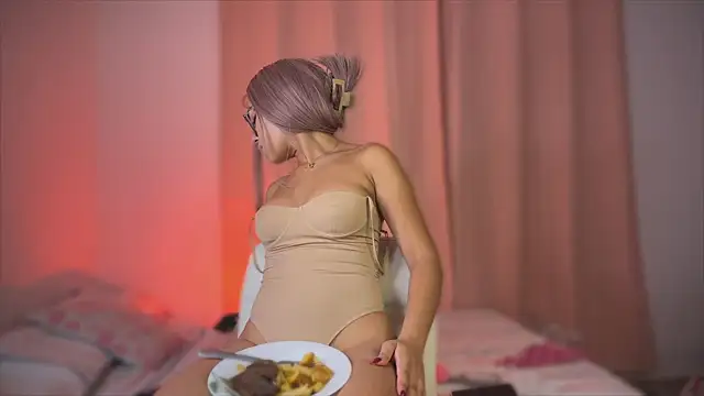 Mia petite01 online show from 21, 3, 2025