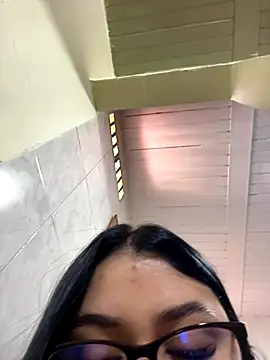 alissonfernandez  online show from 17, 9, 2025