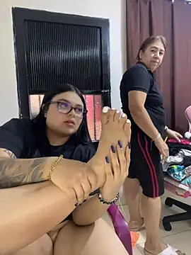 alissonfernandez  online show from 24, 4, 2026