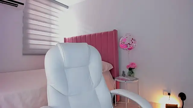 Ninamirley online show from 14, 12, 2024