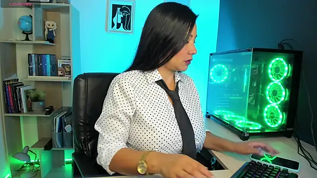 Snapshot of Sue_Wolls chatting on 12, 1, 2025 Sue Wolls online show from 12, 1, 2025