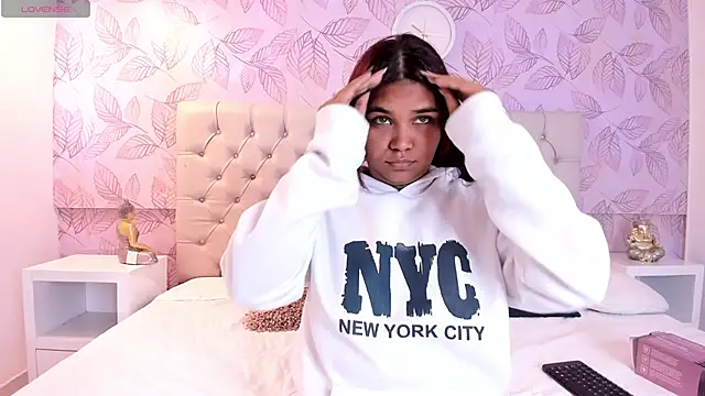 Carolina Evanss online show from 1, 2, 2025