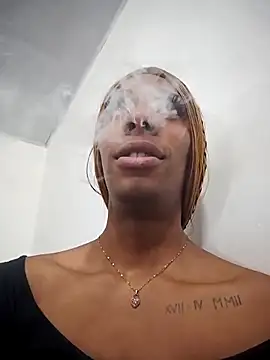 lucianadolll online show from 16, 4, 2026