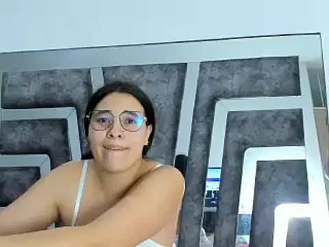 Salome Moonn online show from 8, 2, 2025