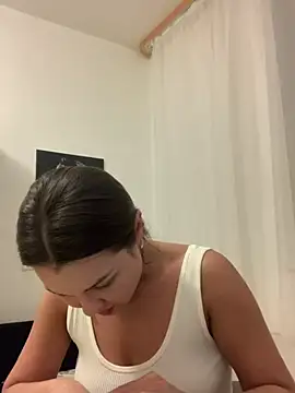 MiraMiss online show from 23, 4, 2026