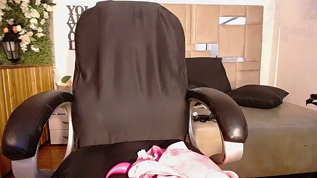 Queenjenn   online show from 31, 12, 2024