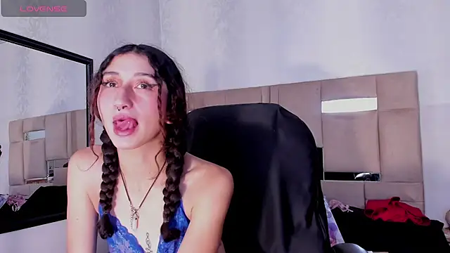 Queenjenn   online show from 21, 1, 2025