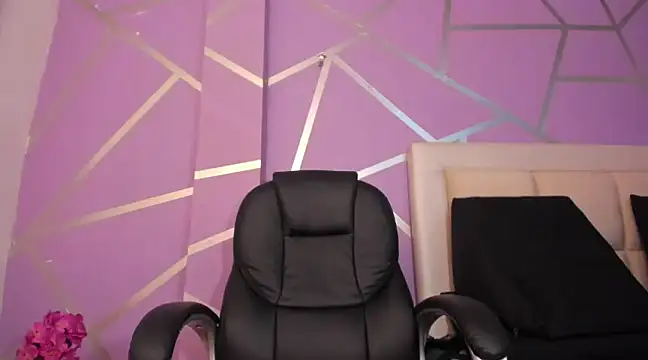 Queenjenn   online show from 16, 2, 2025