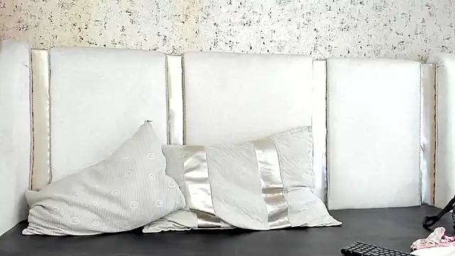 Candy Bony online show from 18, 1, 2025