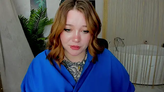 Snapshot of MoonLghte chatting on 4, 2, 2025 MoonLghte online show from 4, 2, 2025