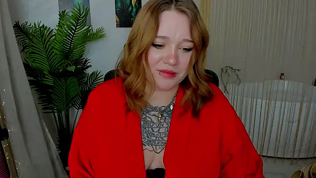 Snapshot of MoonLghte chatting on 4, 2, 2025 MoonLghte online show from 4, 2, 2025