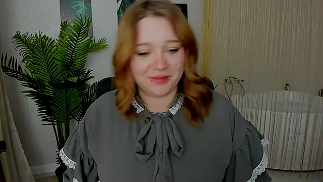 Snapshot of MoonLghte chatting on 5, 2, 2025 MoonLghte online show from 5, 2, 2025