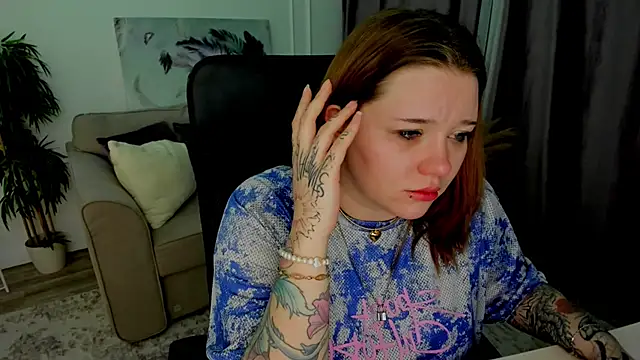 Snapshot of MoonLghte chatting on 10, 2, 2025 MoonLghte online show from 10, 2, 2025