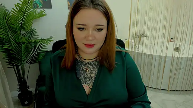 Snapshot of MoonLghte chatting on 12, 2, 2025 MoonLghte online show from 12, 2, 2025