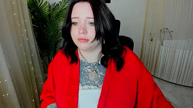 Snapshot of MoonLghte chatting on 25, 2, 2025 MoonLghte online show from 25, 2, 2025