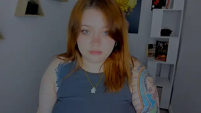 Snapshot of MoonLghte chatting on 8, 10, 2025 MoonLghte online show from 8, 10, 2025