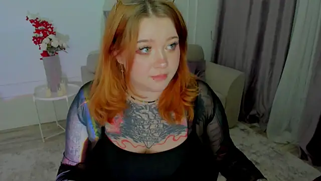 Snapshot of MoonLghte chatting on 15, 11, 2025 MoonLghte online show from 15, 11, 2025