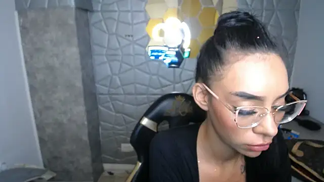 Tiffanny online show from 13, 3, 2025