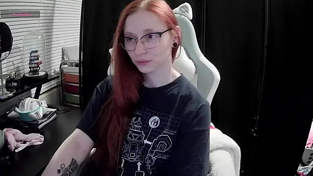 Snapshot of LilyFoxxx chatting on 15, 2, 2025 LilyFoxxx online show from 15, 2, 2025