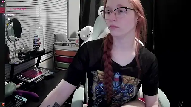 Snapshot of LilyFoxxx chatting on 26, 2, 2025 LilyFoxxx online show from 26, 2, 2025