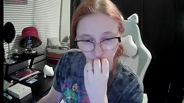 Snapshot of LilyFoxxx chatting on 10, 3, 2025 LilyFoxxx online show from 10, 3, 2025