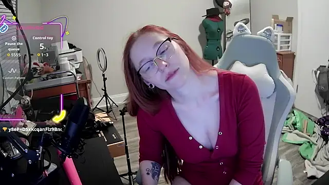 Snapshot of LilyFoxxx chatting on 15, 9, 2025 LilyFoxxx online show from 15, 9, 2025