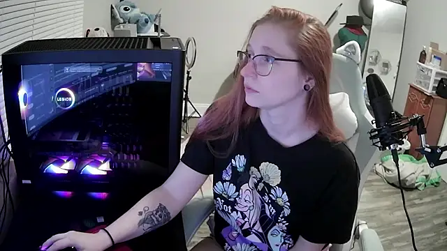 Snapshot of LilyFoxxx chatting on 10, 10, 2025 LilyFoxxx online show from 10, 10, 2025