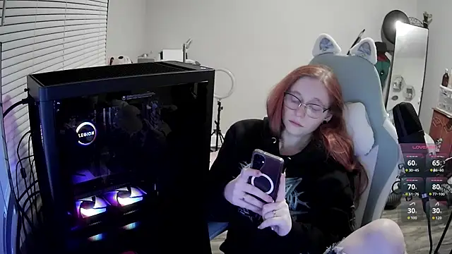 Snapshot of LilyFoxxx chatting on 25, 10, 2025 LilyFoxxx online show from 25, 10, 2025