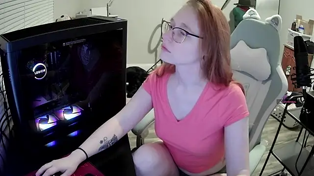 Snapshot of LilyFoxxx chatting on 7, 11, 2025 LilyFoxxx online show from 7, 11, 2025