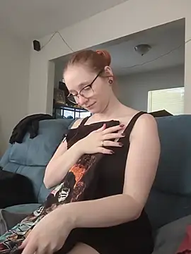 Snapshot of LilyFoxxx chatting on 9, 11, 2025 LilyFoxxx online show from 9, 11, 2025