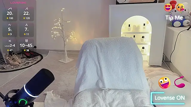 Snapshot of Unique-yiyi chatting on 13, 2, 2025 Unique-yiyi online show from 13, 2, 2025