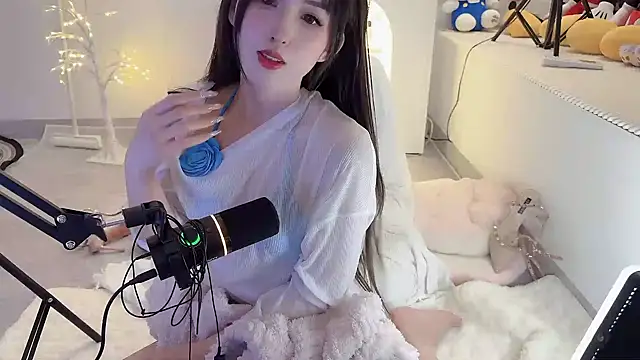 Snapshot of Unique-yiyi chatting on 20, 2, 2025 Unique-yiyi online show from 20, 2, 2025