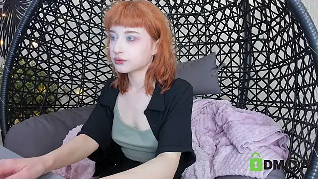 Snapshot of ElizaNik_ chatting on 4, 12, 2025 ElizaNik online show from 4, 12, 2025