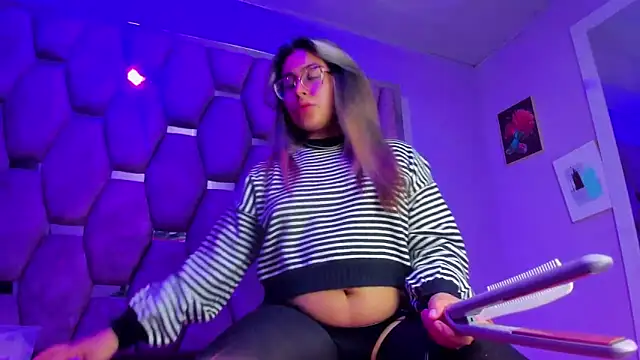 Freya Miller  online show from 1, 10, 2025