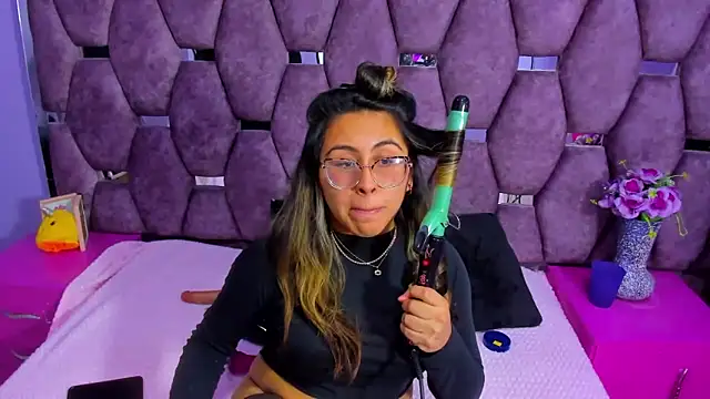 Freya Miller  online show from 22, 10, 2025