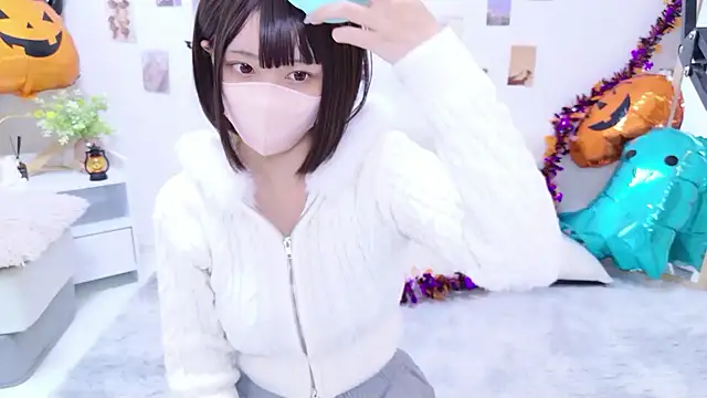 Snapshot of aki_zzz chatting on 28, 10, 2025 aki zzz online show from 28, 10, 2025