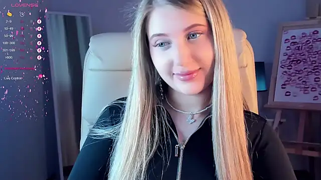 Snapshot of Evacadooo chatting on 1, 3, 2025 Evacadooo online show from 1, 3, 2025