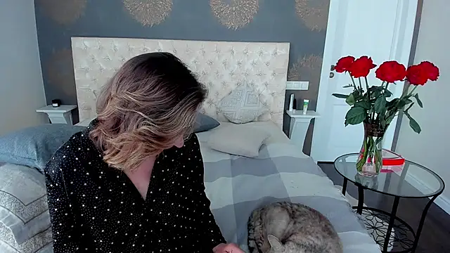Snapshot of AllisonWilliams chatting on 28, 7, 2026 AllisonWilliams online show from 28, 7, 2026