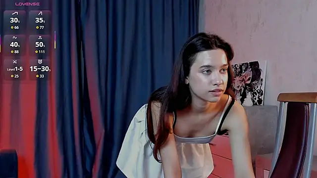 Snapshot of EmeliaReaper chatting on 13, 9, 2025 EmeliaReaper online show from 13, 9, 2025