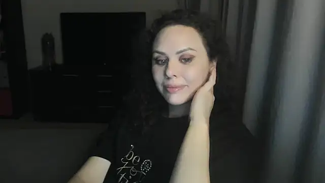 MollyCheiz online show from 18, 6, 2026
