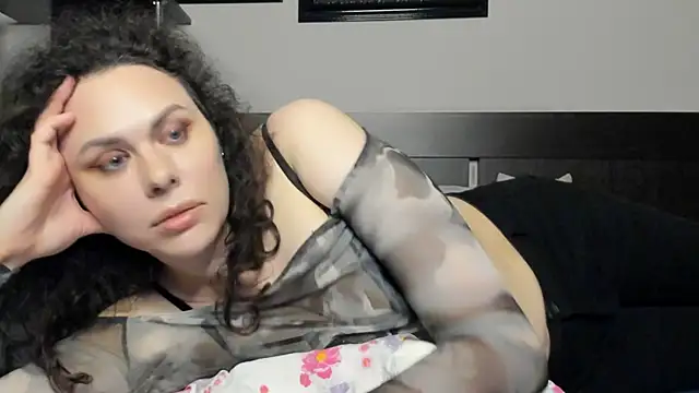 MollyCheiz online show from 5, 7, 2026