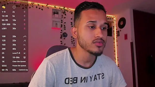 Raf brunette online show from 11, 2, 2025