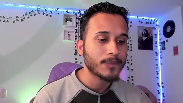 Raf brunette online show from 17, 3, 2025