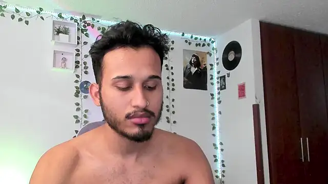 Raf brunette online show from 19, 3, 2025