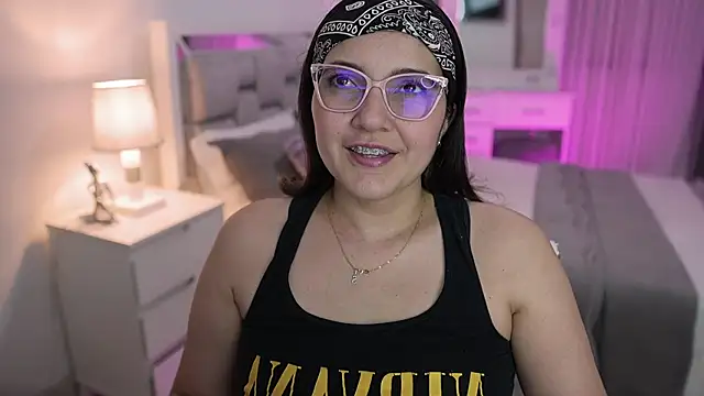 Camilaa bueno online show from 25, 1, 2025