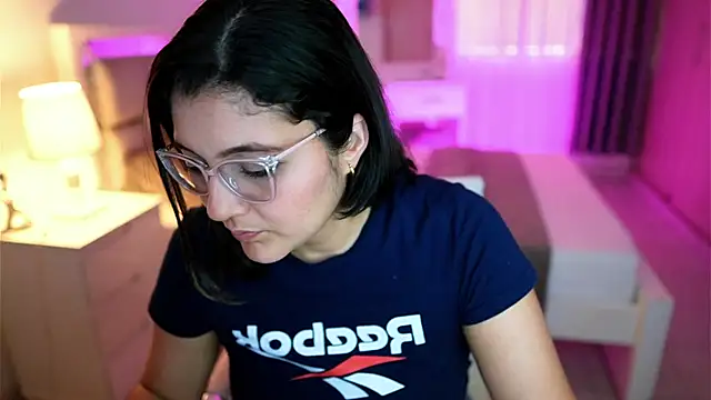 Camilaa bueno online show from 10, 3, 2025