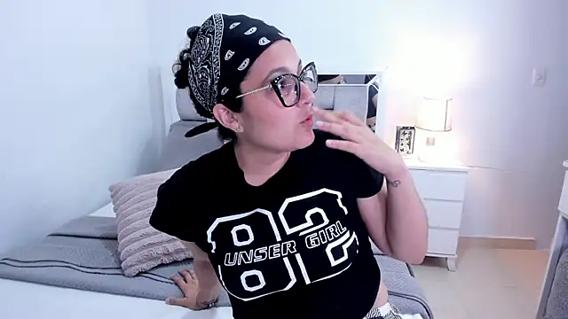 Camilaa bueno online show from 21, 4, 2026