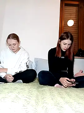 ella grays online show from 27, 10, 2025