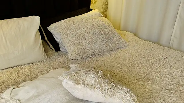 Miah hilton2 online show from 22, 4, 2026