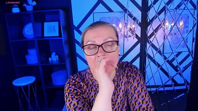 AlexandraKind online show from 3, 3, 2025